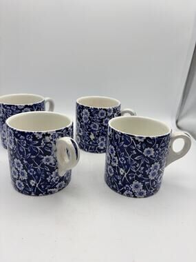 4 coffee mugs. Royal crownford vintage 1968